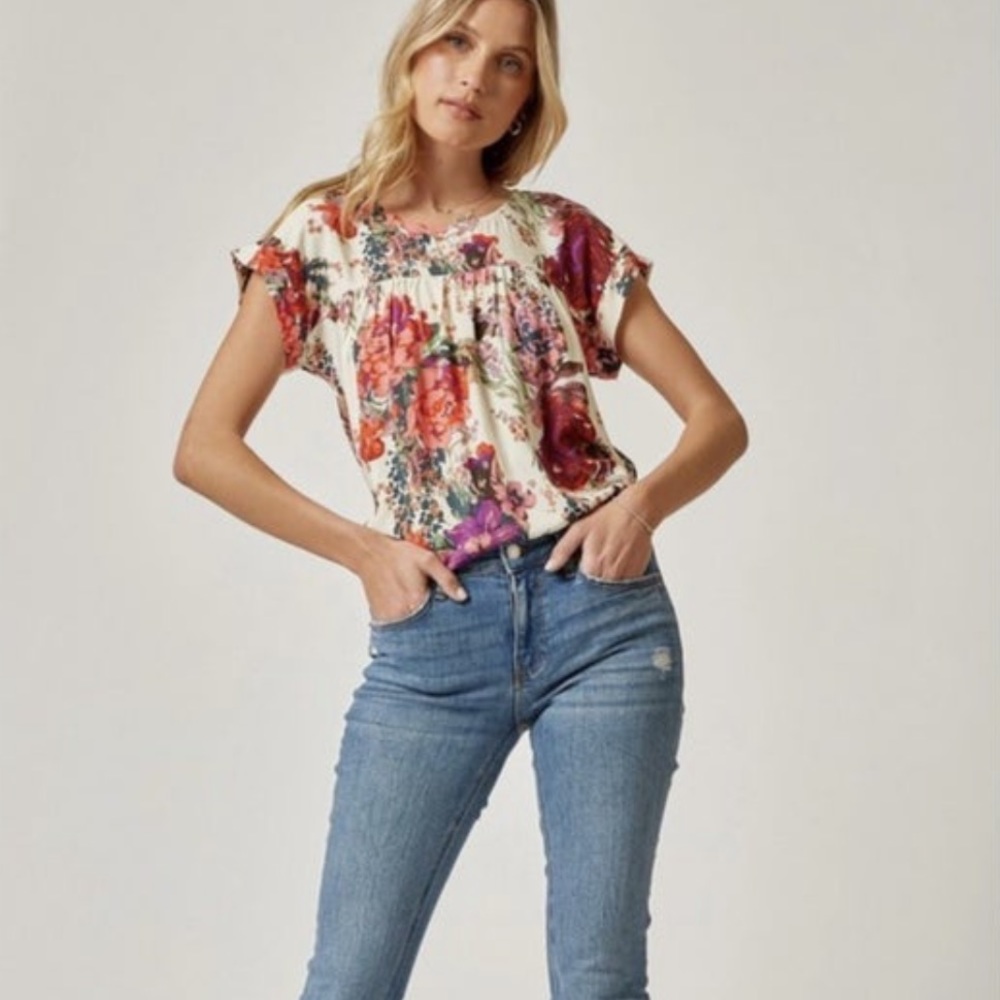 ✨NEW✨Flowy Floral Top
